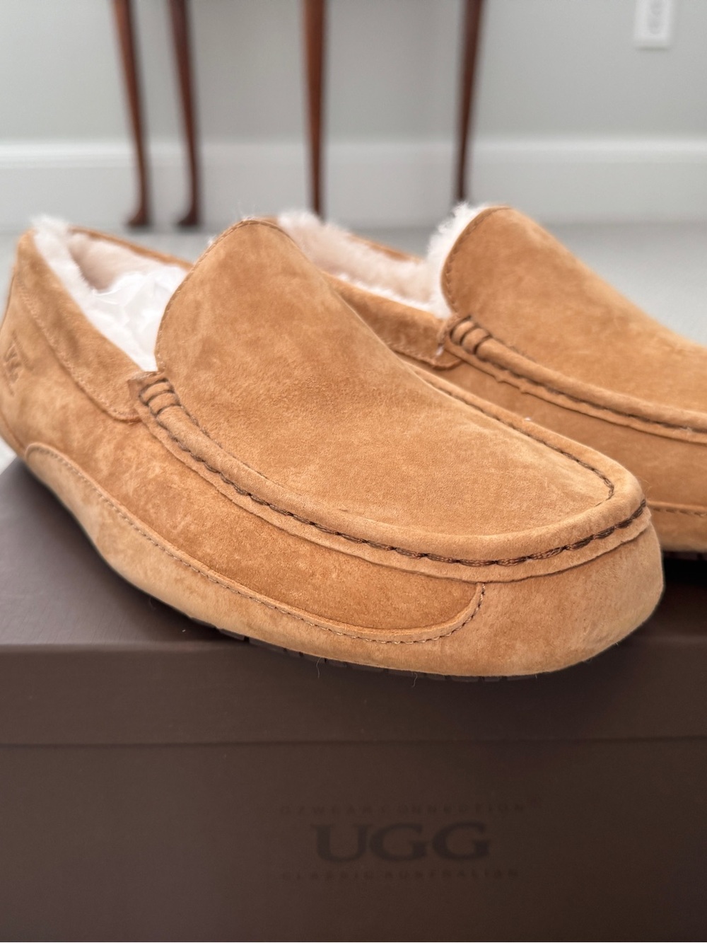 UGG Men’s Chestnut Suede Moccasin Slippers Size 11 Made In Australia Shearling